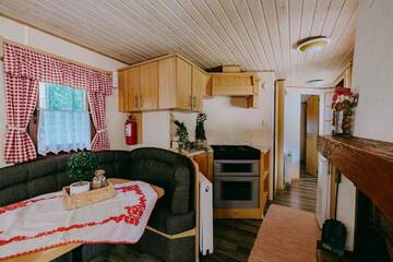 Фото номера Шале с одной спальней Гостевой дом Cabana Bucin г. Бучин 4
